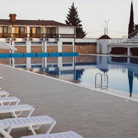 Dem Hotel Сухумі Екстер'єр фото