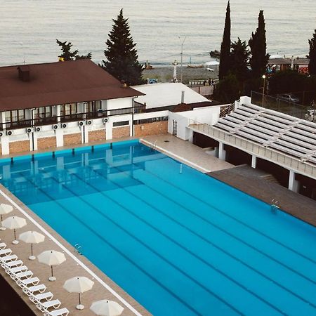 Dem Hotel Сухумі Екстер'єр фото