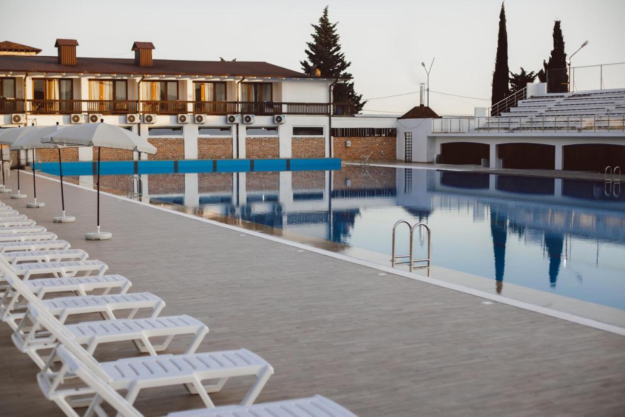 Dem Hotel Сухумі Екстер'єр фото