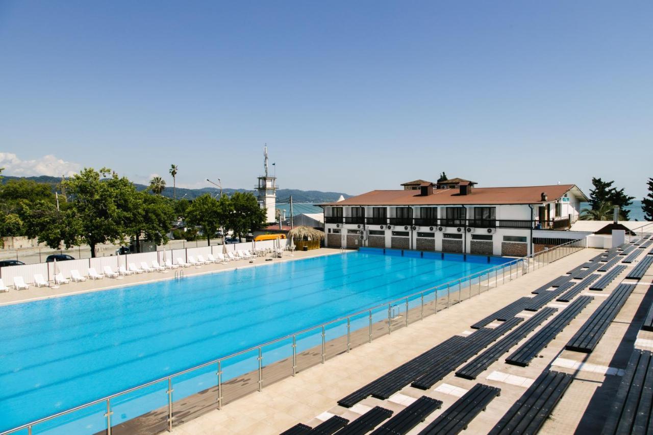 Dem Hotel Сухумі Екстер'єр фото
