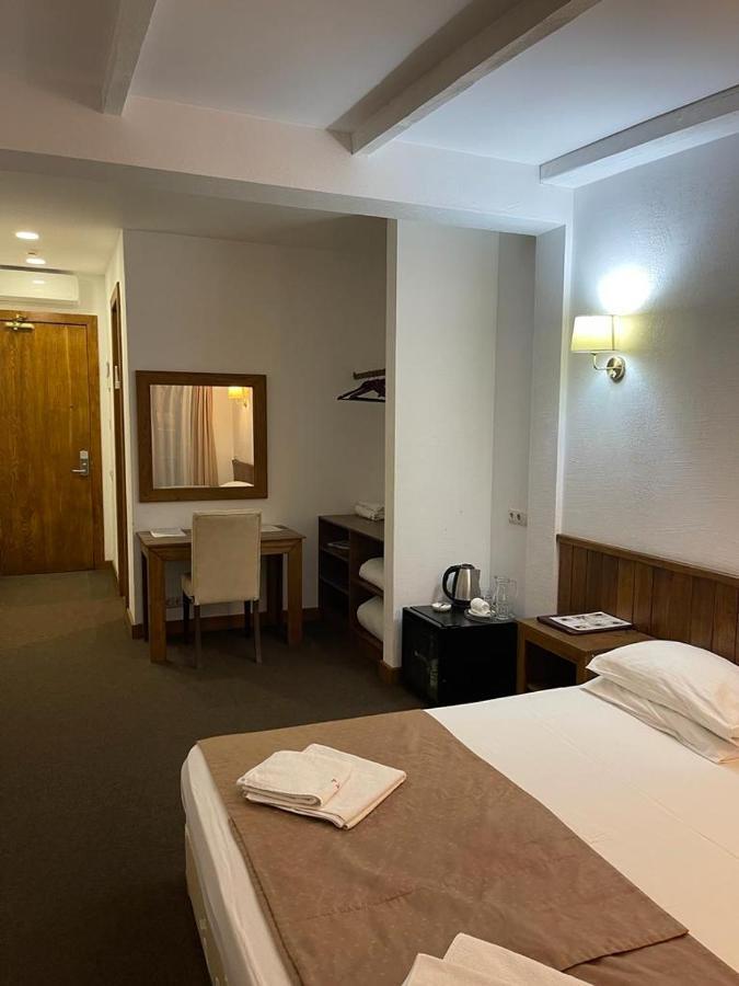 Dem Hotel Сухумі Екстер'єр фото