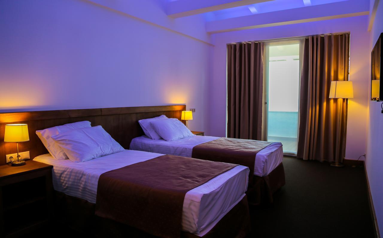 Dem Hotel Сухумі Екстер'єр фото