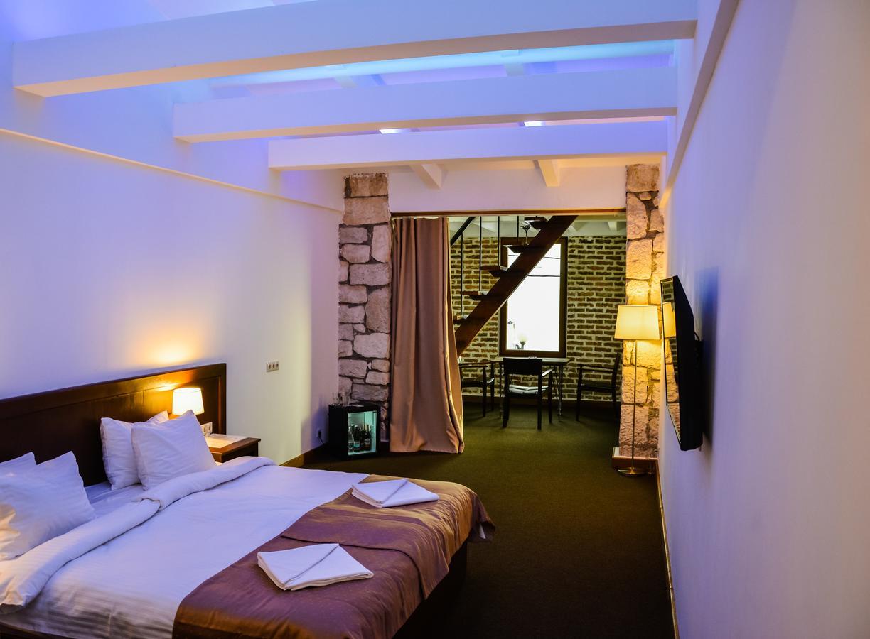 Dem Hotel Сухумі Екстер'єр фото