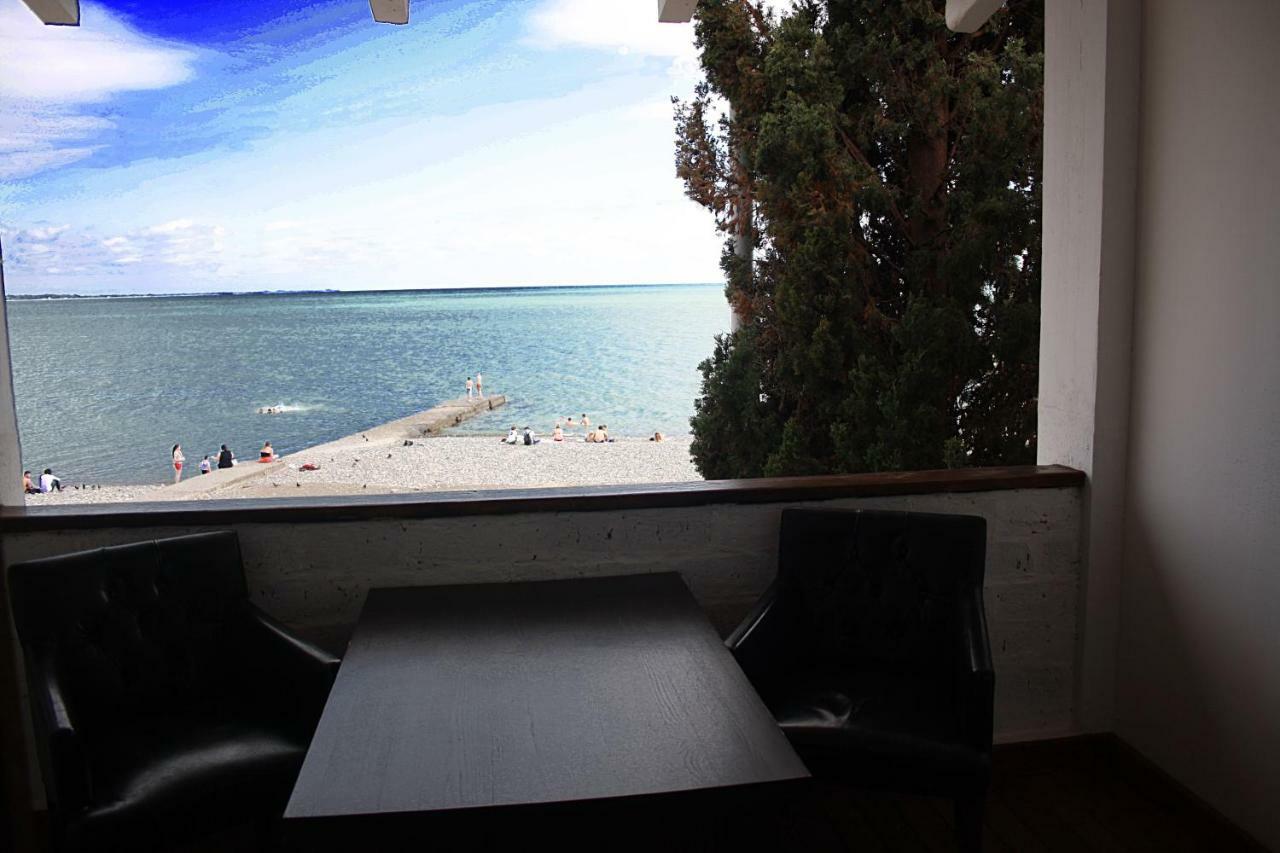 Dem Hotel Сухумі Екстер'єр фото